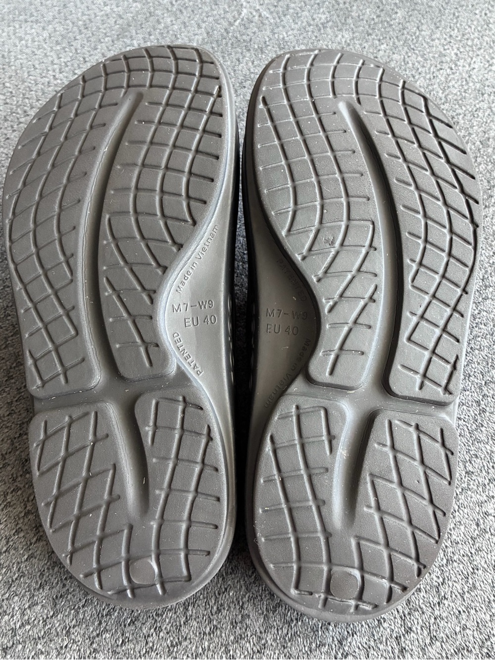 OOFOS OOahh Luxe Recovery Slide, Midnight Spectre, Size 7 (Men) / 9 (Women) - Picture 6 of 6